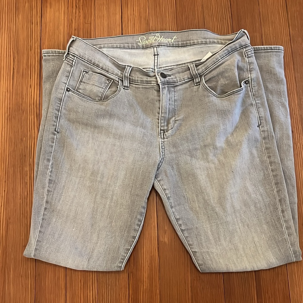 Sweetheart Jeans in Gray